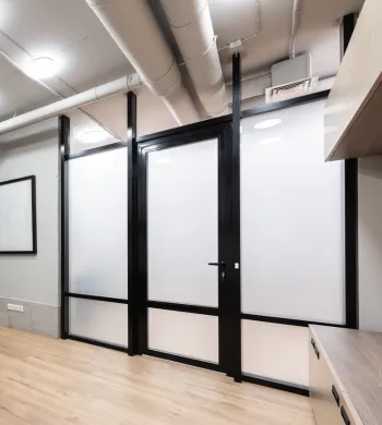 Puertas corredizas de vidrio y aluminio en Playa del Carmen